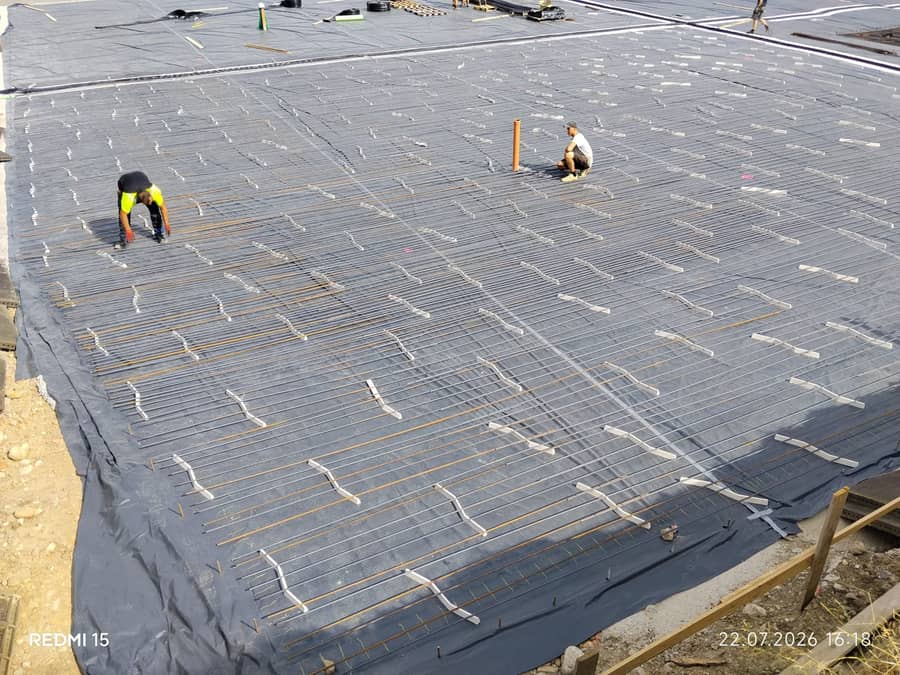 Zbrojenie płyty fundamentowej na warstwie izolacji