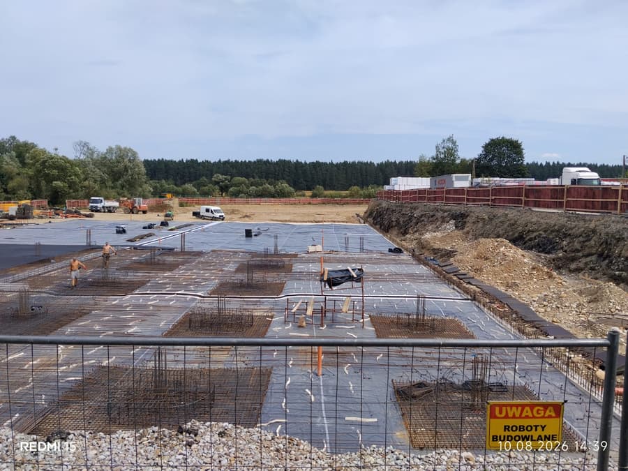 Zbrojenie stóp fundamentowych na zabezpieczonym podłożu